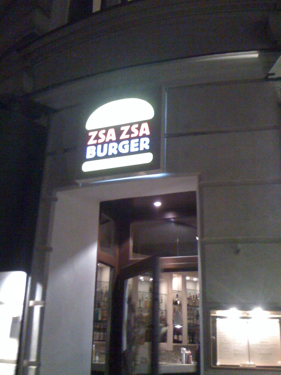 <!--:en-->Dining and Chillin” at  Zsa Zsa Burgers!!!<!--:-->